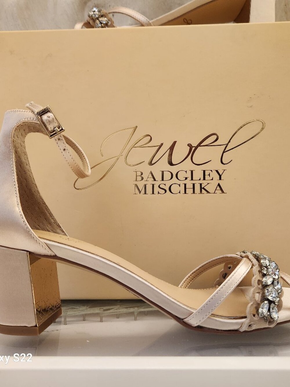 Jewel Badgley Mischka "Giona" Champagne heeled sandals. NIB. Size 6